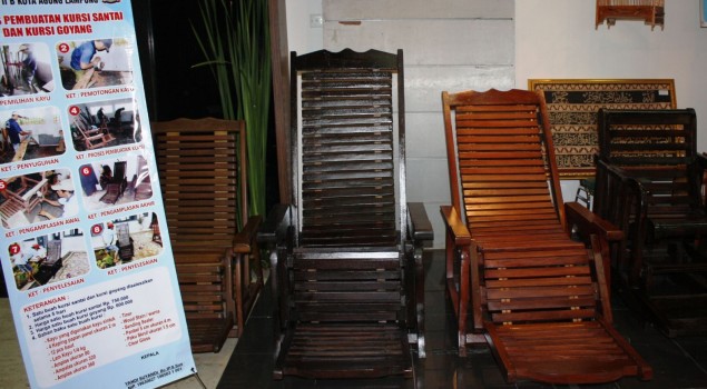 KURSI GOYANG LAPAS KOTA AGUNG LARIS MANIS DI PAMERAN
