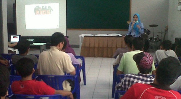 LAPAS MOJOKERTO BERI PENYULUHAN HIV-AIDS DAN TB KEPADA WBP