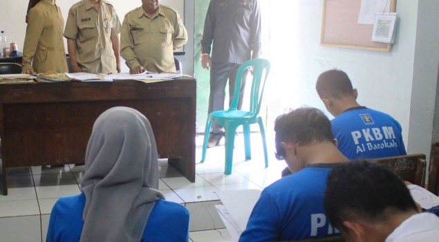 WARGA BINAAN IKUTI UJIAN NASIONAL PAKET B DAN C