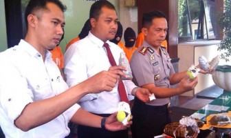 Pelempar Bola Tenis Berisi Narkoba ke Lapas Diperintah Lewat SMS