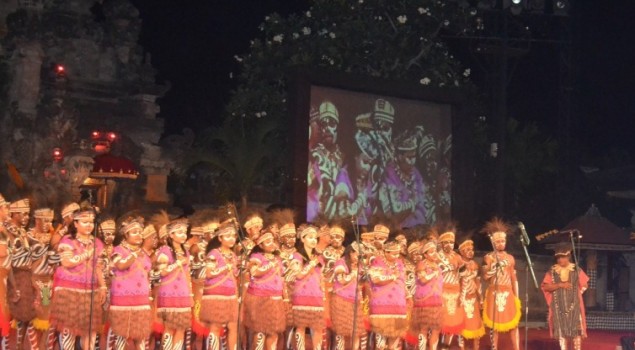 PADUAN SUARA NARAPIDANA LAPAS SORONG MEMUKAU PENONTON DI ART CENTRE BALI