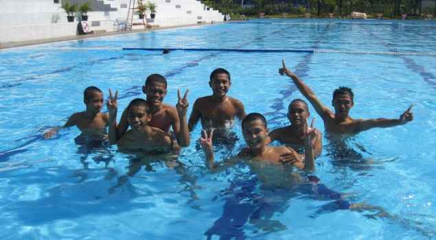 ASYIKNYA, ANAK DI LAPAS KUTOARJO BISA BERENANG