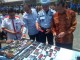 LAPAS KARAWANG MUSNAHKAN RATUSAN HANDPHONE