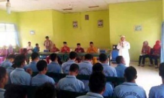 Mengunjungi Sekolah Narapidana