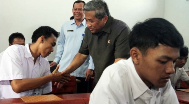 Menteri Pendidikan Semangati Peserta Anak Lapas yang Ikut UN