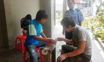 Narapidana Asah Batu Akik