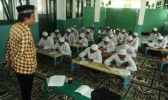 Ujian Evaluasi Santri Pondok Pesantren Lapas Cilacap