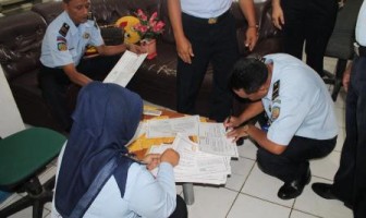 Tes Urin Dan Penandatanganan Pakta Integritas Bagi Petugas Rutan Tanjung