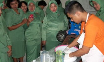 ANAK DIDIK LAPAS KUTOARJO MENJADI INSTRUKTUR MEMBUAT MIE AYAM
