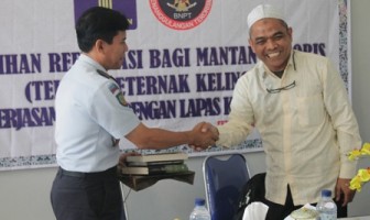 DIALOG DAN PELATIHAN TERNAK KELINCI BAGI NAPI TERORIS LAPAS SEMARANG