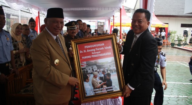 PENGUKUHAN DR. H. AWANG FAROEK ISHAK SEBAGAI PAMONG PEMASYARAKATAN