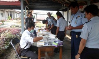 PENYULUHAN NARKOBA DAN TES URIN BAGI PETUGAS DAN WBP RUTAN MARABAHAN