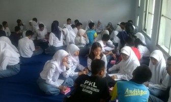 ANDIK LAPAS ANAK KUTOARJO TUKAR PIKIRAN DENGAN SISWA SMA