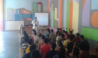 NAPI ANAK LAPAS MAKASSAR DIKUNJUNGI GURU BESAR UNHAS