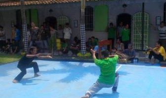 PENDEKAR SILAT RUTAN RANGKASBITUNG SAMBUT PENGUNJUNG