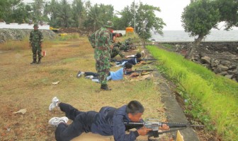 18 PETUGAS LAPAS ULU SIAU BERLATIH MENEMBAK