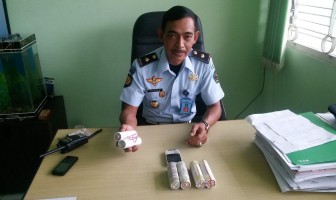 PETUGAS RUTAN BANTUL AMANKAN HP DAN BATU BATERAI