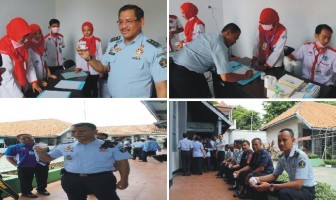 PASTIKAN ANTI NARKOBA, PEGAWAI RUTAN CIREBON LAKUKAN TEST URINE
