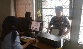 TAK KENAL LELAH LAYANI PENGUNJUNG RUTAN
