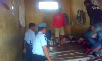 PETUGAS RAZIA KAMAR DAN BLOK HUNIAN LAPAS SUNGAILIAT