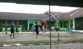 PEBOLA VOLI RUTAN BANTUL GABUNG TIM KANWIL YOGYA DALAM KARUTAN CUP WONOSARI