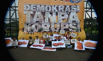 Akhiri Pemanjaan Koruptor