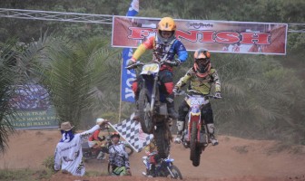 LAPAS MUARA ENIM SUKSES GELAR BALAP MOTORCROSS