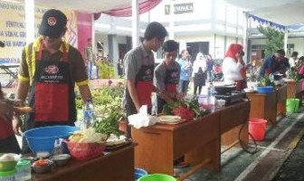 PERINGATI HARI IBU DI LAPAS WANITA BANDUNG, WBP PRIA IKUT LOMBA MASAK