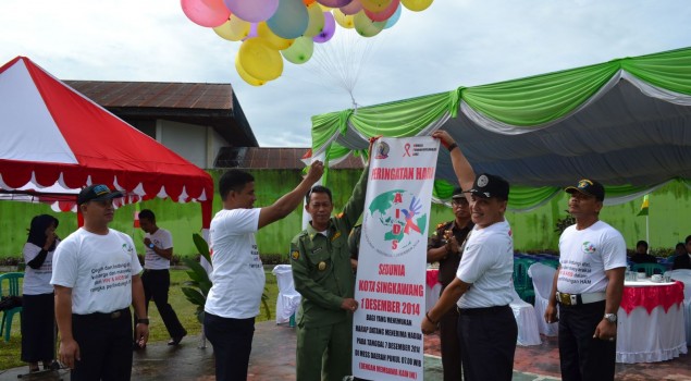 50 BALON GAS BERHADIAH DI LEPASKAN PADA PERINGATAN HAS 2014 DI LAPAS SINGKAWANG