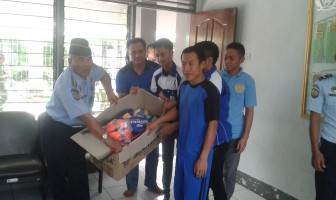 Kalapas Watampone Serahkan Peralatan Olahraga kepada WBP