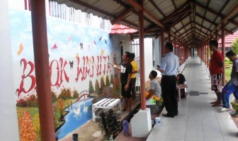 Tahanan Rutan Pinrang Percantik Dinding Blok Lewat Lukisan