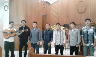 Napi Asimilasi Lapas Tondano Isi Puji-Pujian di Gereja Luar Lapas