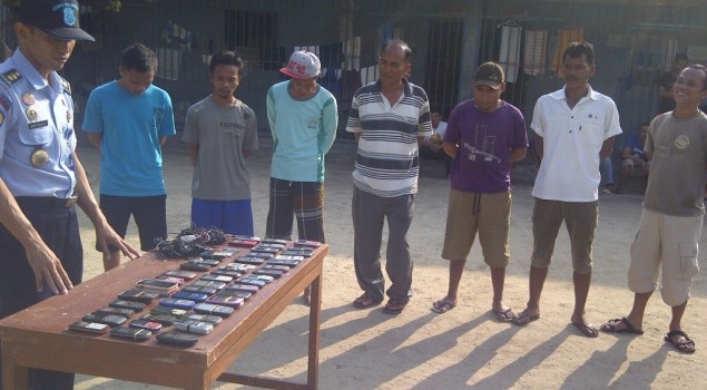 Rutan Balige Musnahkan HP Hasil Razia