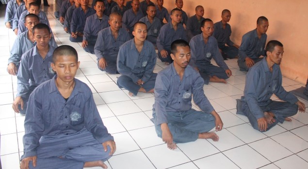 Lapas Cirebon Latih WBP Menjadi Manusia Seutuhnya Melalui Meditasi