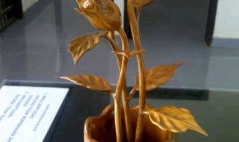 Rutan Raha Manfaatkan Limbah Jati Menjadi Karya Seni