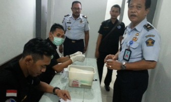 Seluruh Pegawai Lapas Kotabaru Jalani Tes Urine