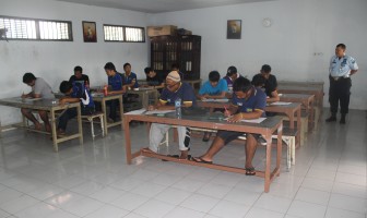 WBP Lapas Cirebon Jalani Ujian Sekolah Jelang UAN 2015
