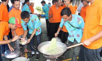 Datangkan Tim LPA Kutoarjo, Lapas Sumedang Latih WBP-nya Buat Mie Otaki