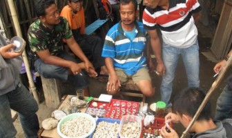 Batu Akik Penyu Diolah Napi Lapas Nusakambangan