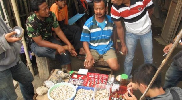 Batu Akik Penyu Diolah Napi Lapas Nusakambangan