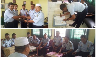 Tingkatkan Kinerja, Kabapas Menyerahkan 15 Laptop Kepada PK Bapas Watampone