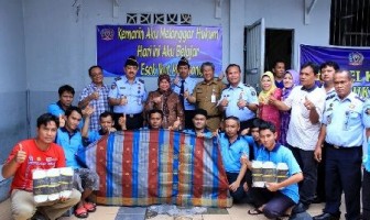 Dekranasda Serahkan 3 Alat Tenun ke Lapas