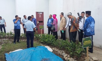 Deputi Gubernur Bank Indonesia Tinjau Kegiatan Warga Binaan di Lapas Pontianak