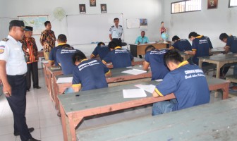 15 WBP Ikuti Ujian Nasional dari Balik Jeruji Lapas Cirebon