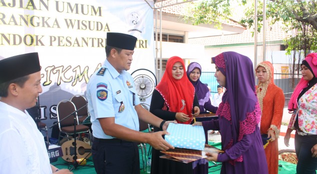 25 Santri Pondok Pesantren Rutan Surabaya Diwisuda