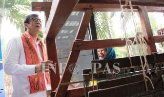 Dea Irawan, Kenal Songket Saat Menjadi Penghuni Rutan Siak