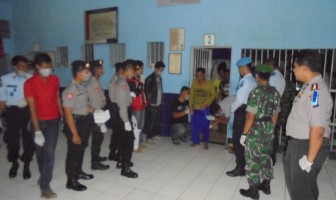 Petugas Gabungan Razia Rutan Pelaihari