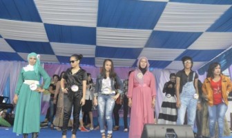 Serunya Lenggak-lenggok Napi Wanita Pamer Kostum