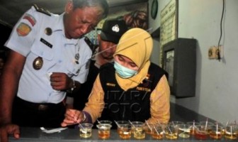 Napi dan Pegawai Lapas Purwokerto Dites Urine