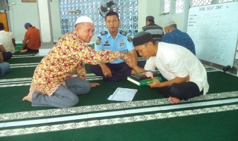 Dua WBP Mualaf di Lapas Pangkalpinang Mendapat Santunan